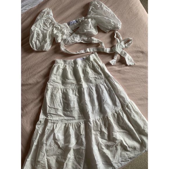 Beautiful white two piece outfit 🤍 - Picture 6 of 7